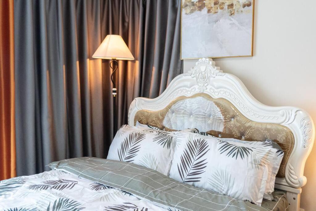 A2J Luxury 2Br Bgc Uptown Suite Near Uptown Mall Manila Exterior photo