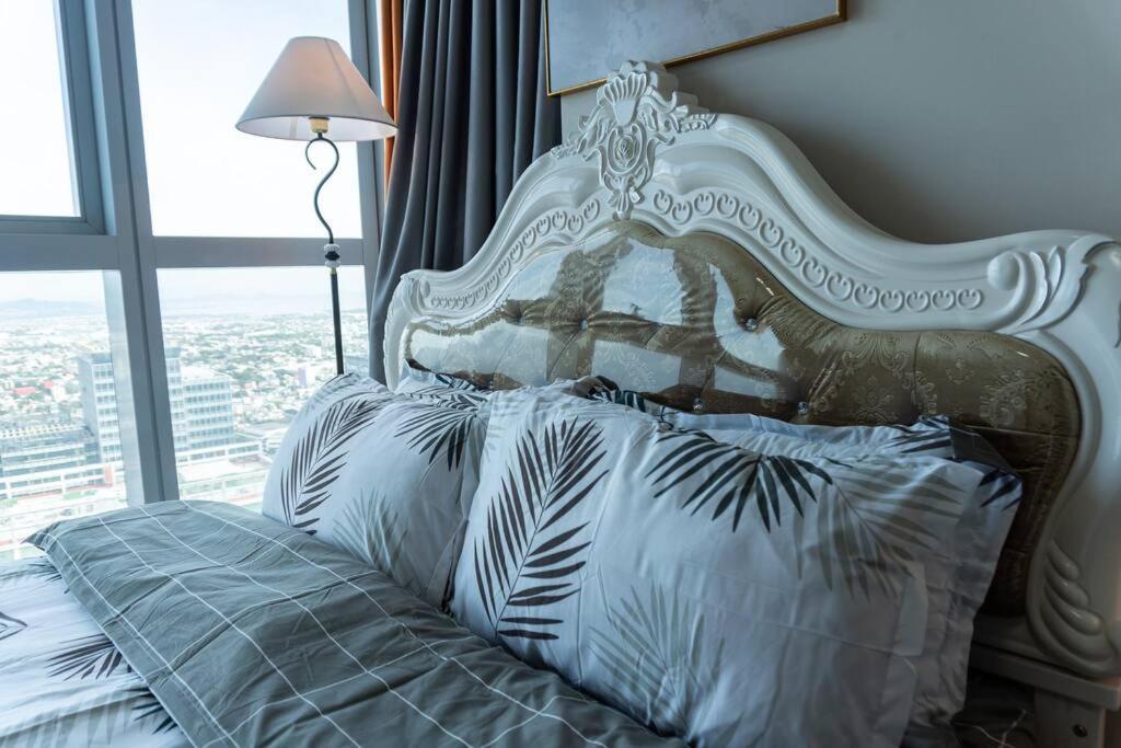 A2J Luxury 2Br Bgc Uptown Suite Near Uptown Mall Manila Exterior photo