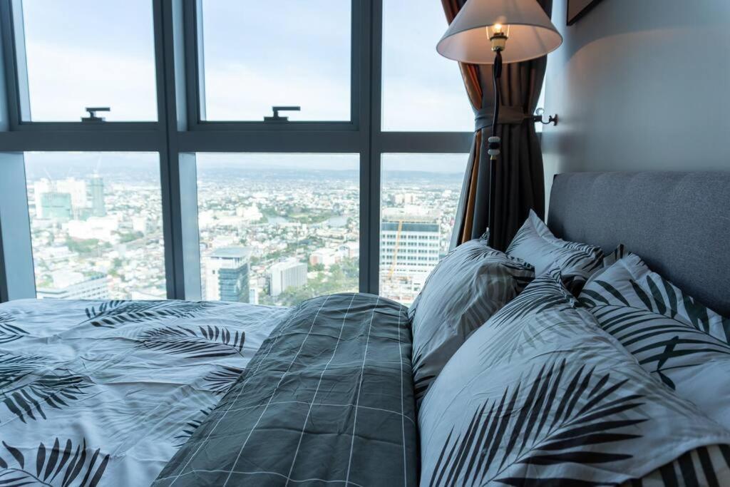 A2J Luxury 2Br Bgc Uptown Suite Near Uptown Mall Manila Exterior photo